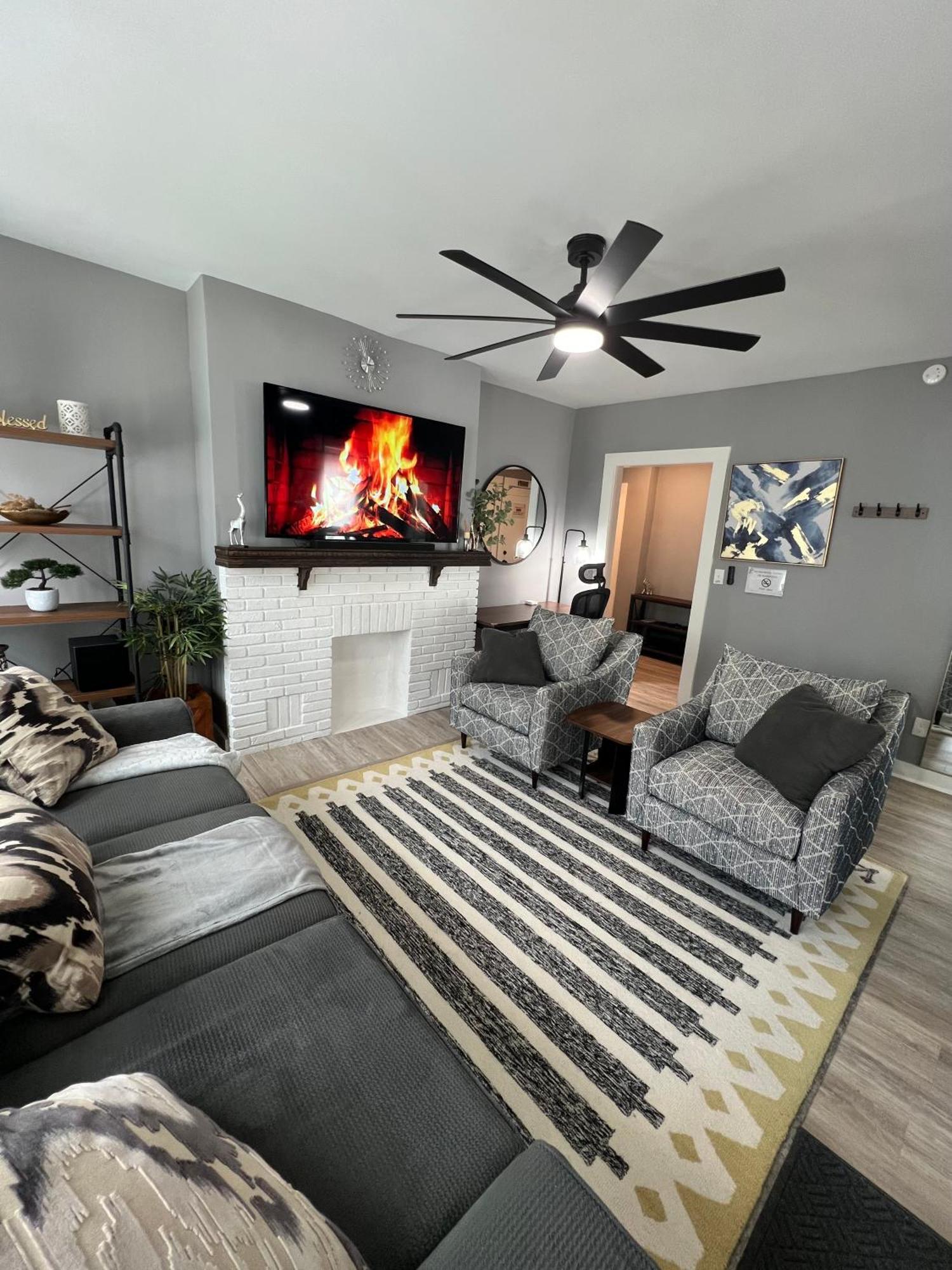 Charming 2Br 2Ba 10 Min Dt Airport By Lsp Homes アトランタ エクステリア 写真