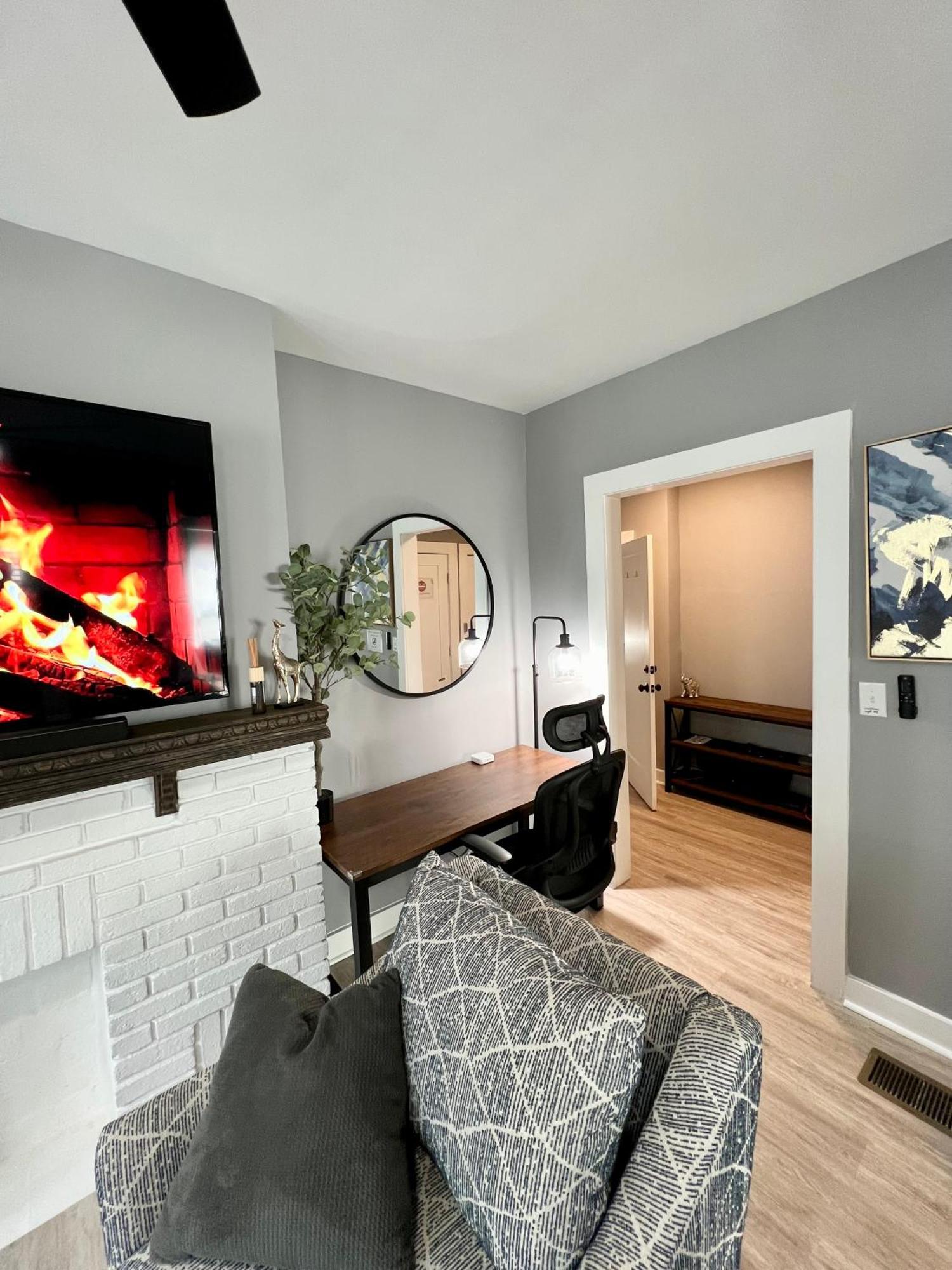 Charming 2Br 2Ba 10 Min Dt Airport By Lsp Homes アトランタ エクステリア 写真