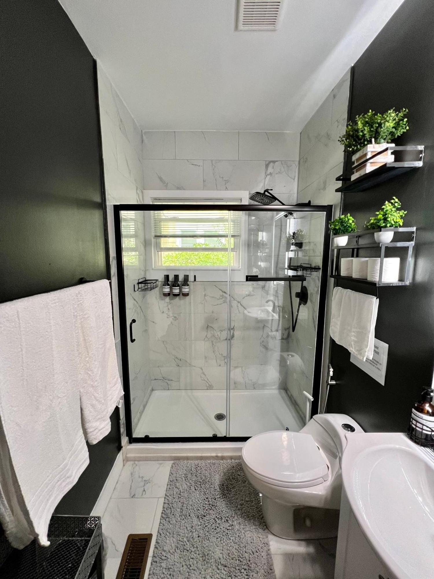 Charming 2Br 2Ba 10 Min Dt Airport By Lsp Homes アトランタ エクステリア 写真