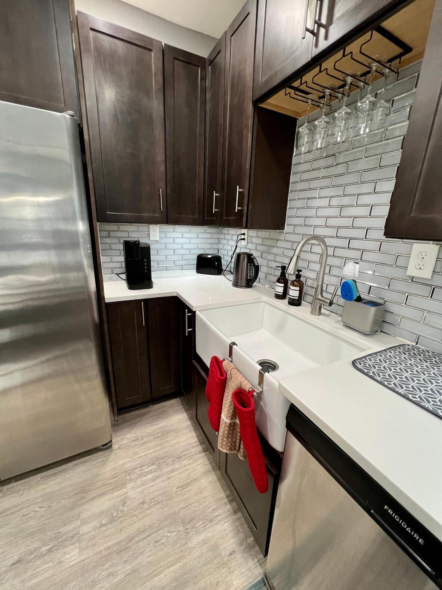 Charming 2Br 2Ba 10 Min Dt Airport By Lsp Homes アトランタ エクステリア 写真