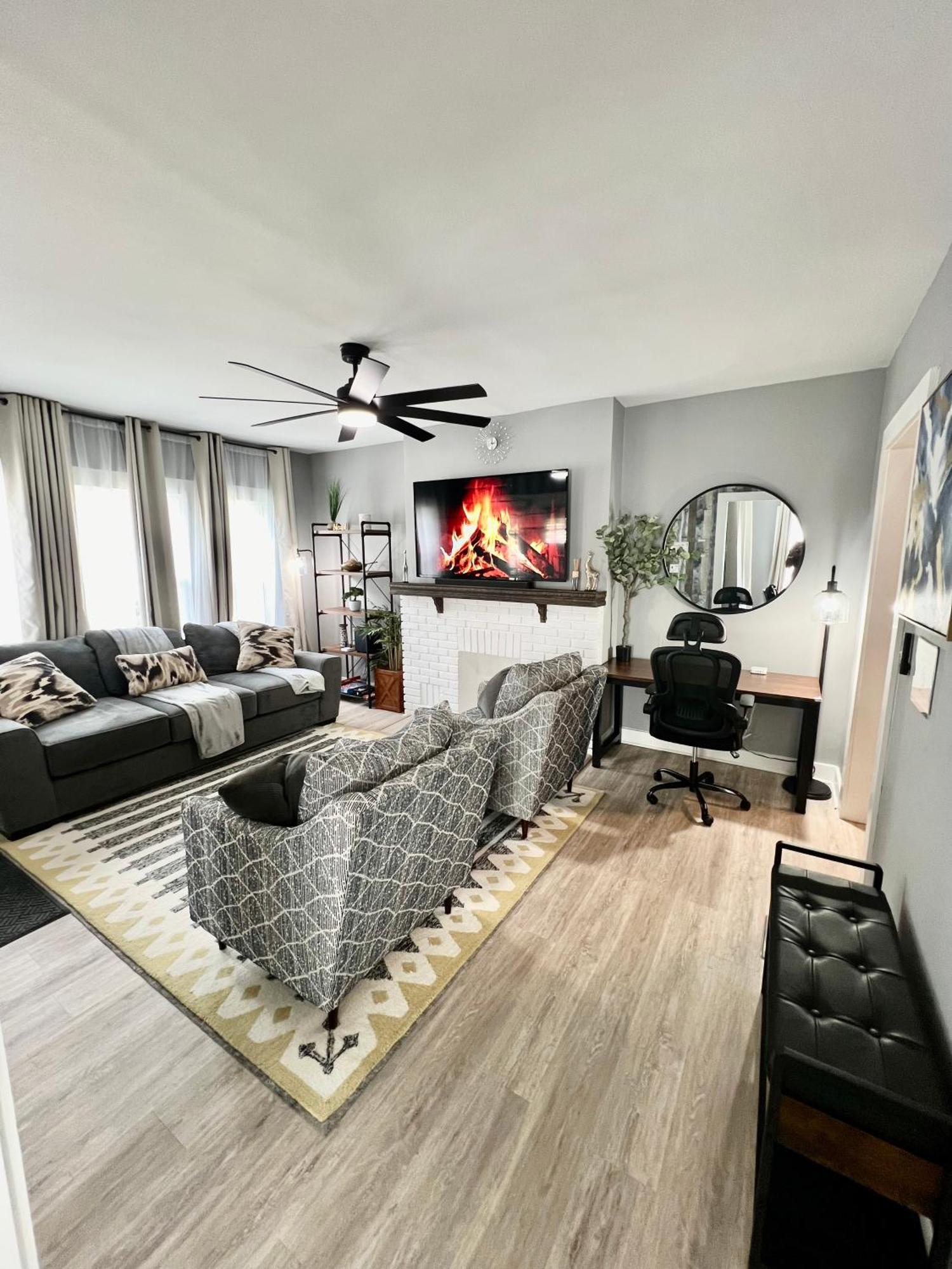 Charming 2Br 2Ba 10 Min Dt Airport By Lsp Homes アトランタ エクステリア 写真