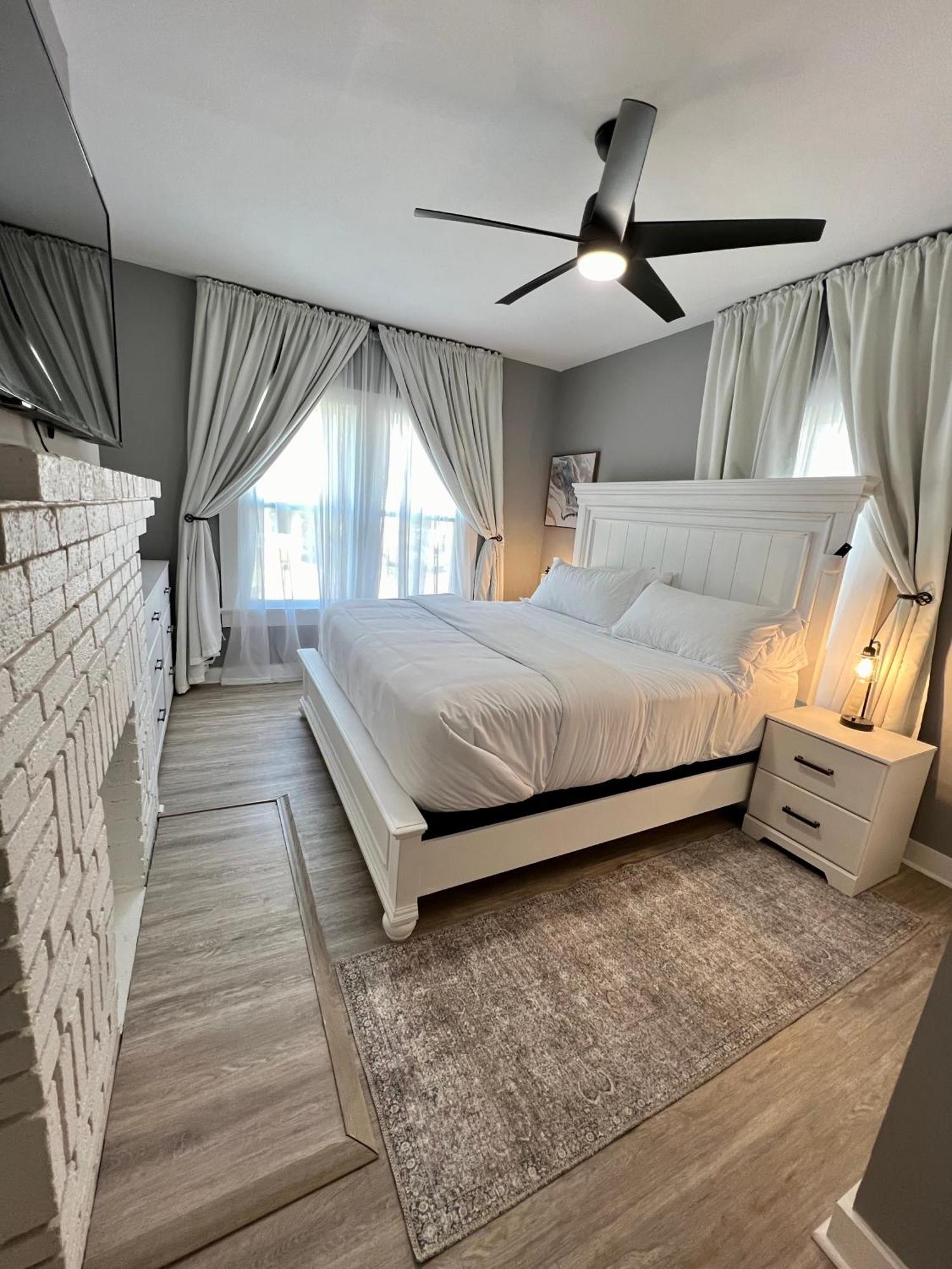 Charming 2Br 2Ba 10 Min Dt Airport By Lsp Homes アトランタ エクステリア 写真