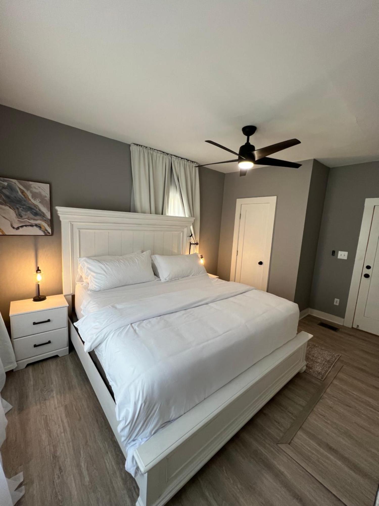 Charming 2Br 2Ba 10 Min Dt Airport By Lsp Homes アトランタ エクステリア 写真