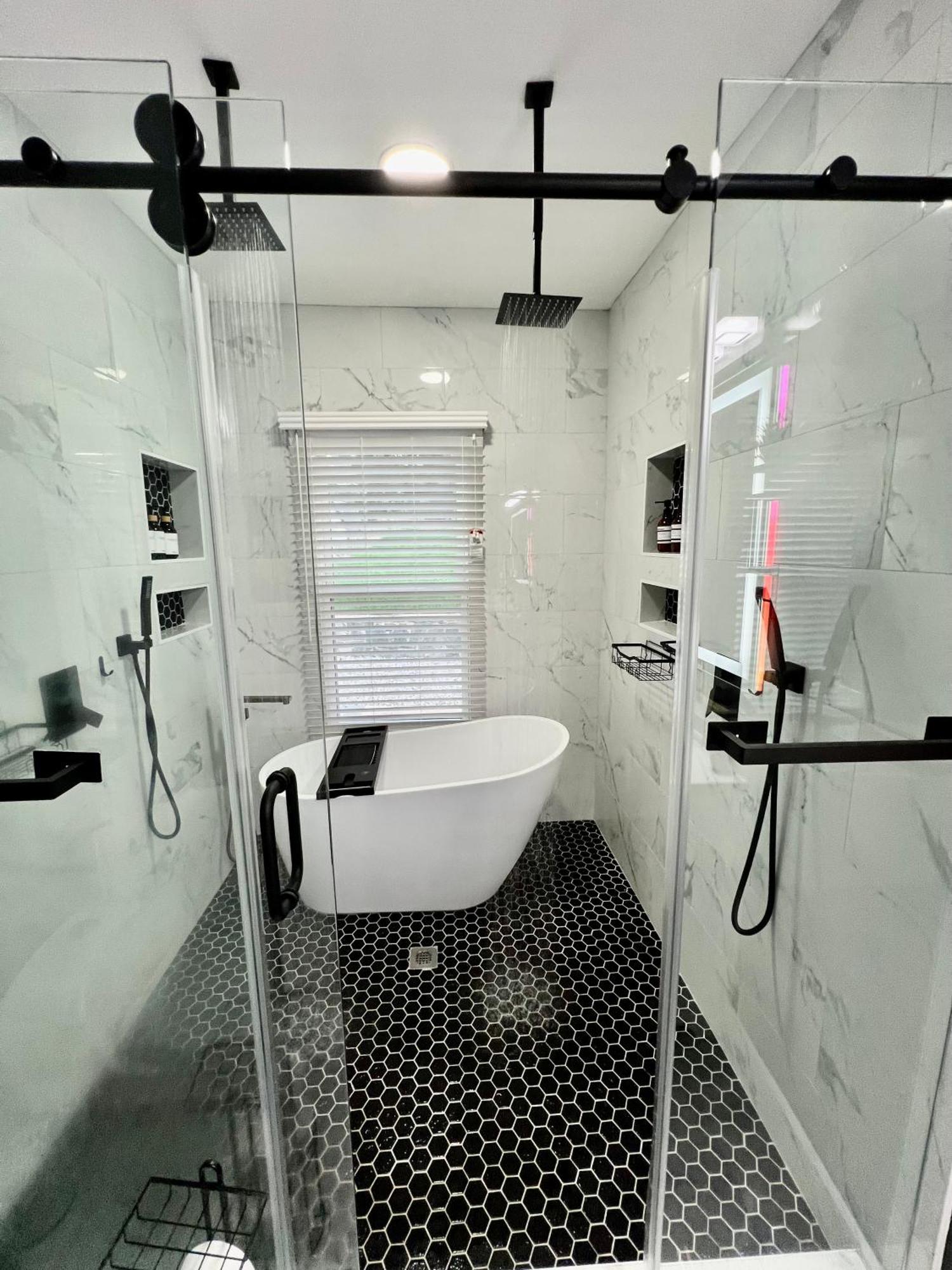 Charming 2Br 2Ba 10 Min Dt Airport By Lsp Homes アトランタ エクステリア 写真