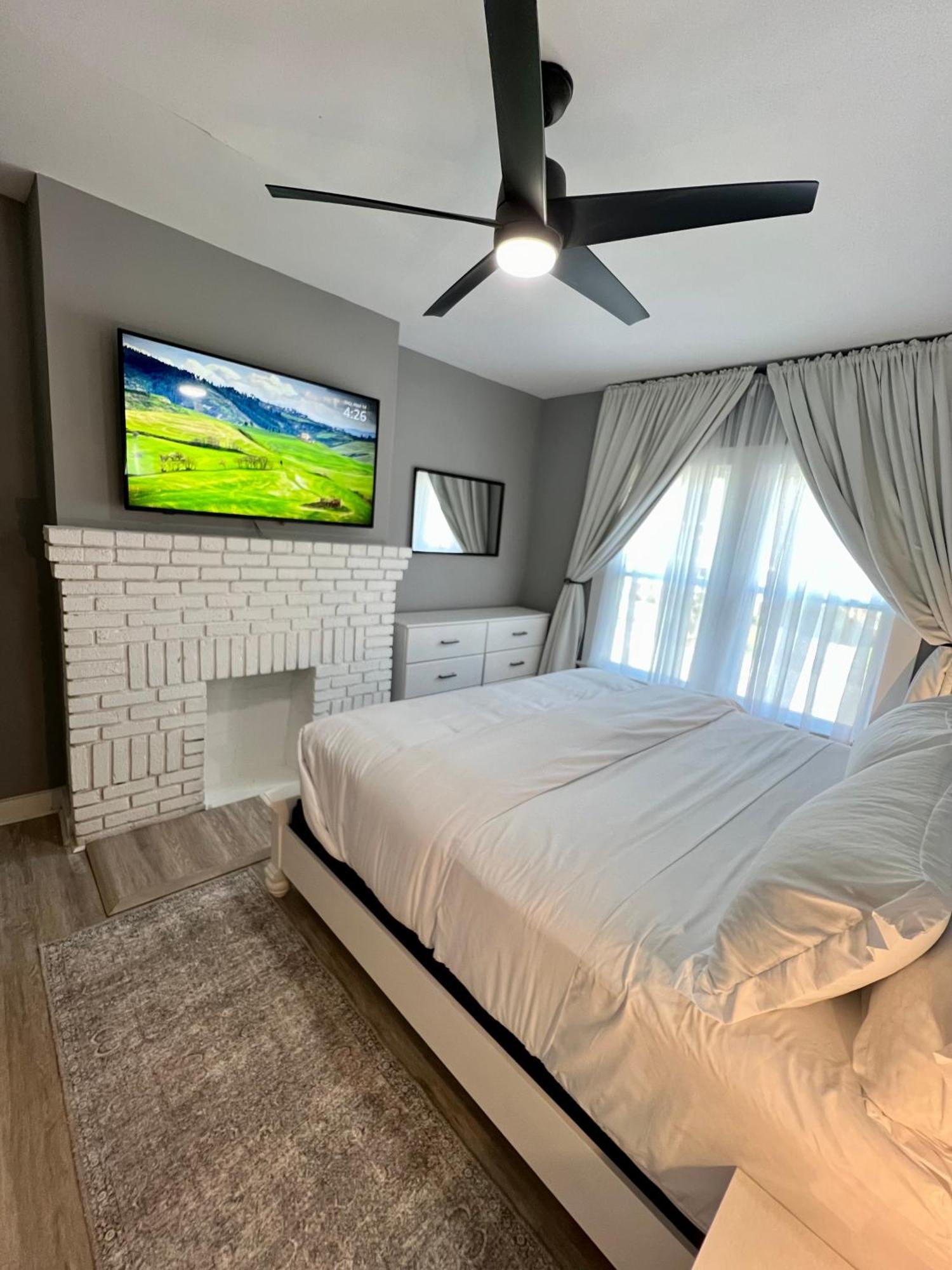 Charming 2Br 2Ba 10 Min Dt Airport By Lsp Homes アトランタ エクステリア 写真