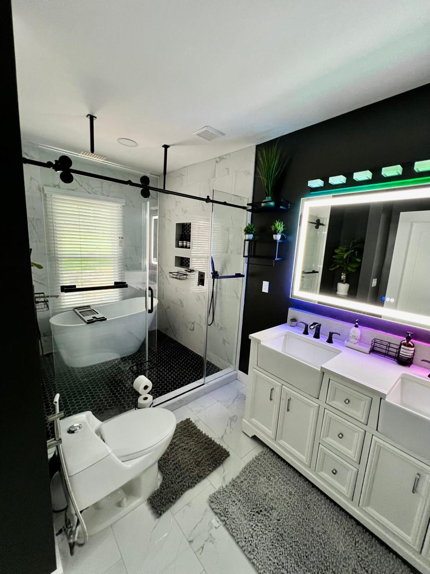 Charming 2Br 2Ba 10 Min Dt Airport By Lsp Homes アトランタ エクステリア 写真