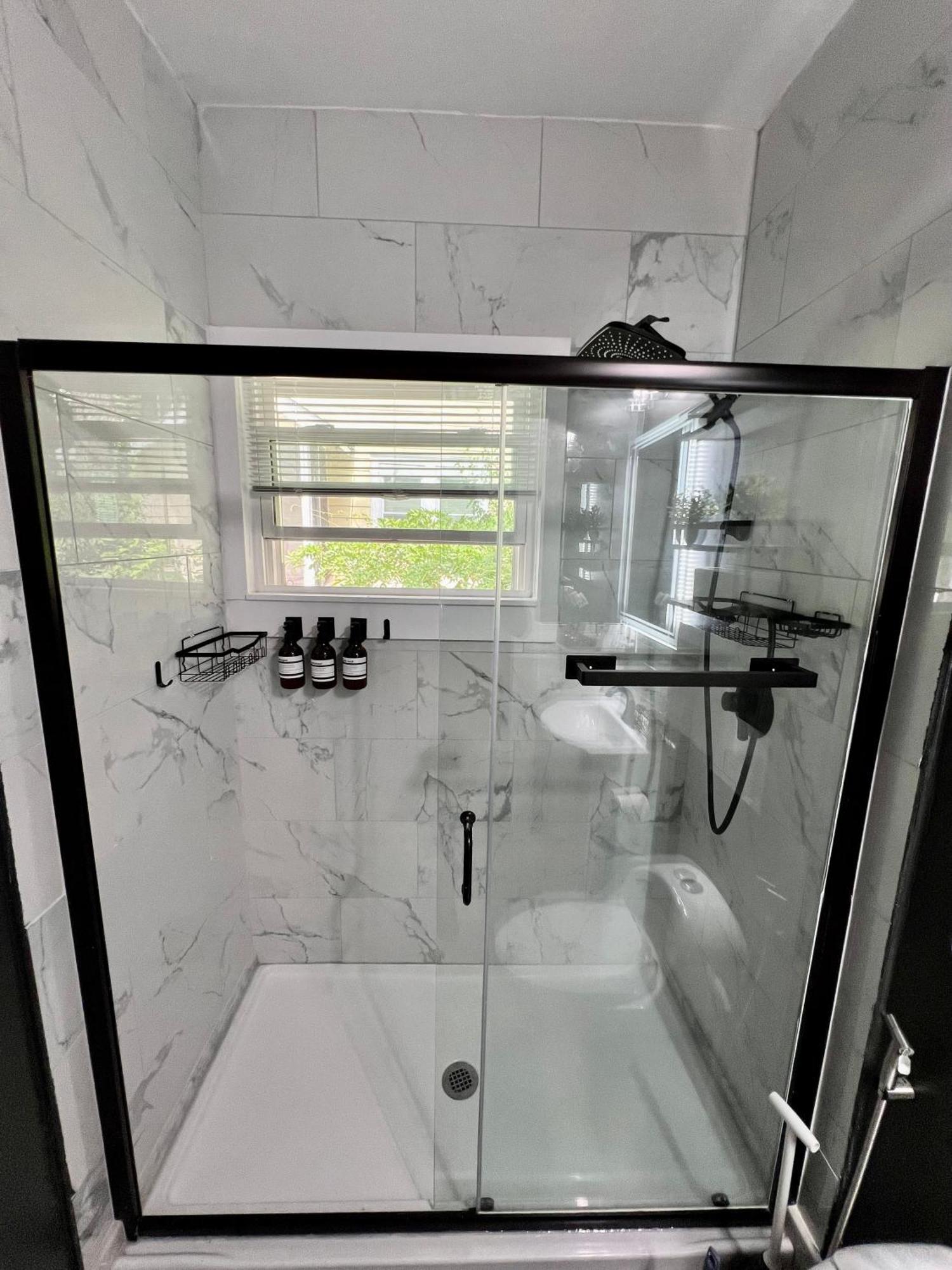 Charming 2Br 2Ba 10 Min Dt Airport By Lsp Homes アトランタ エクステリア 写真