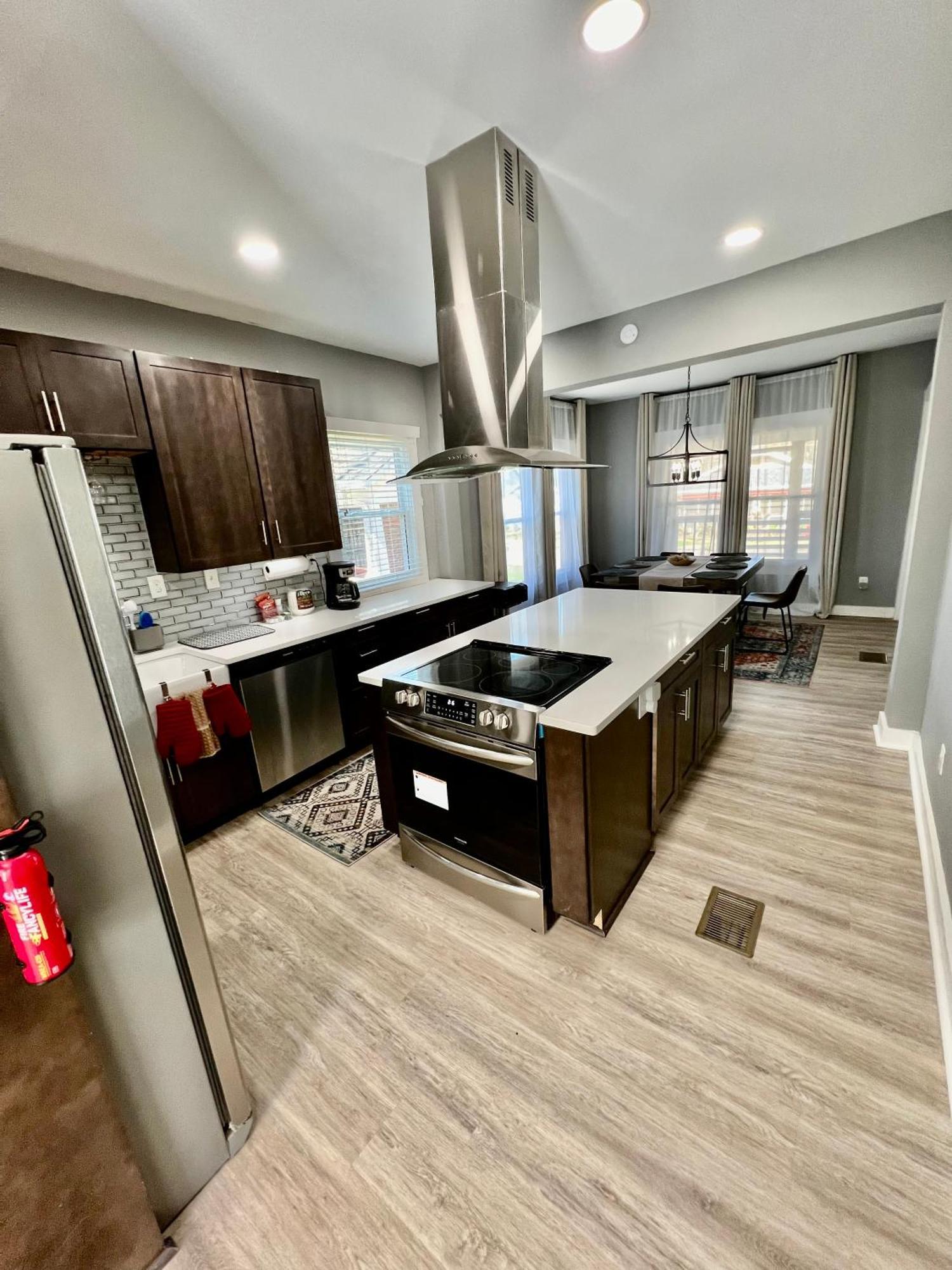 Charming 2Br 2Ba 10 Min Dt Airport By Lsp Homes アトランタ エクステリア 写真