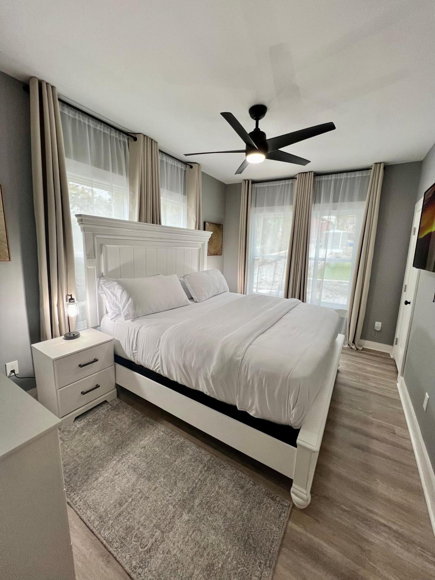 Charming 2Br 2Ba 10 Min Dt Airport By Lsp Homes アトランタ エクステリア 写真