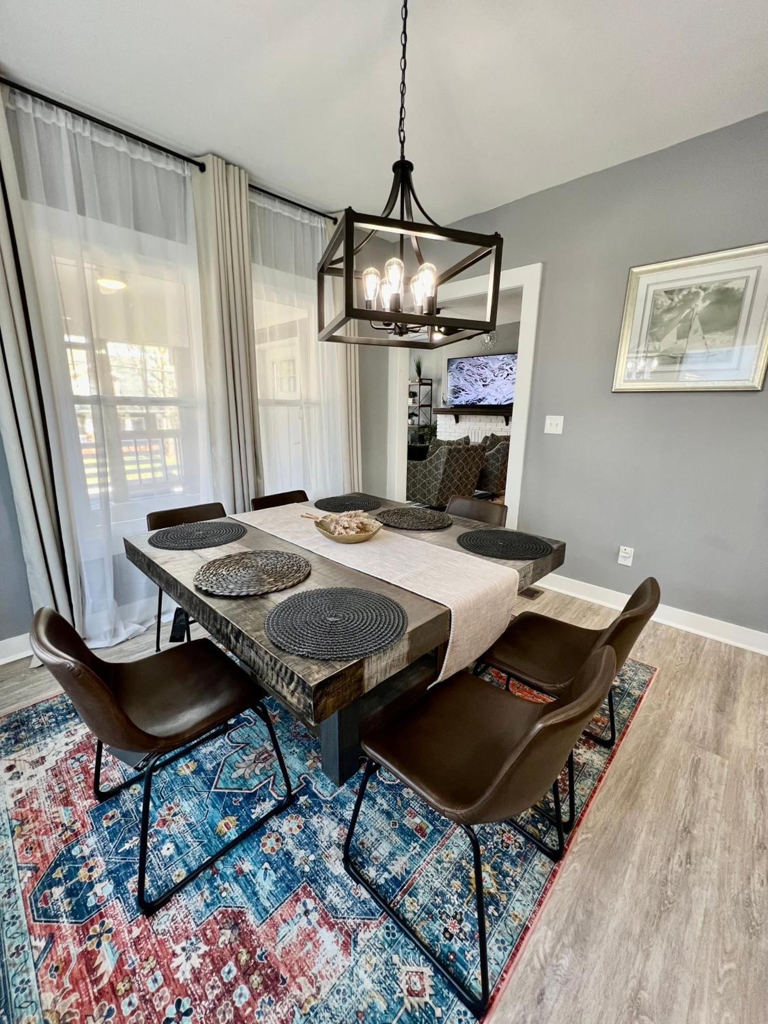 Charming 2Br 2Ba 10 Min Dt Airport By Lsp Homes アトランタ エクステリア 写真