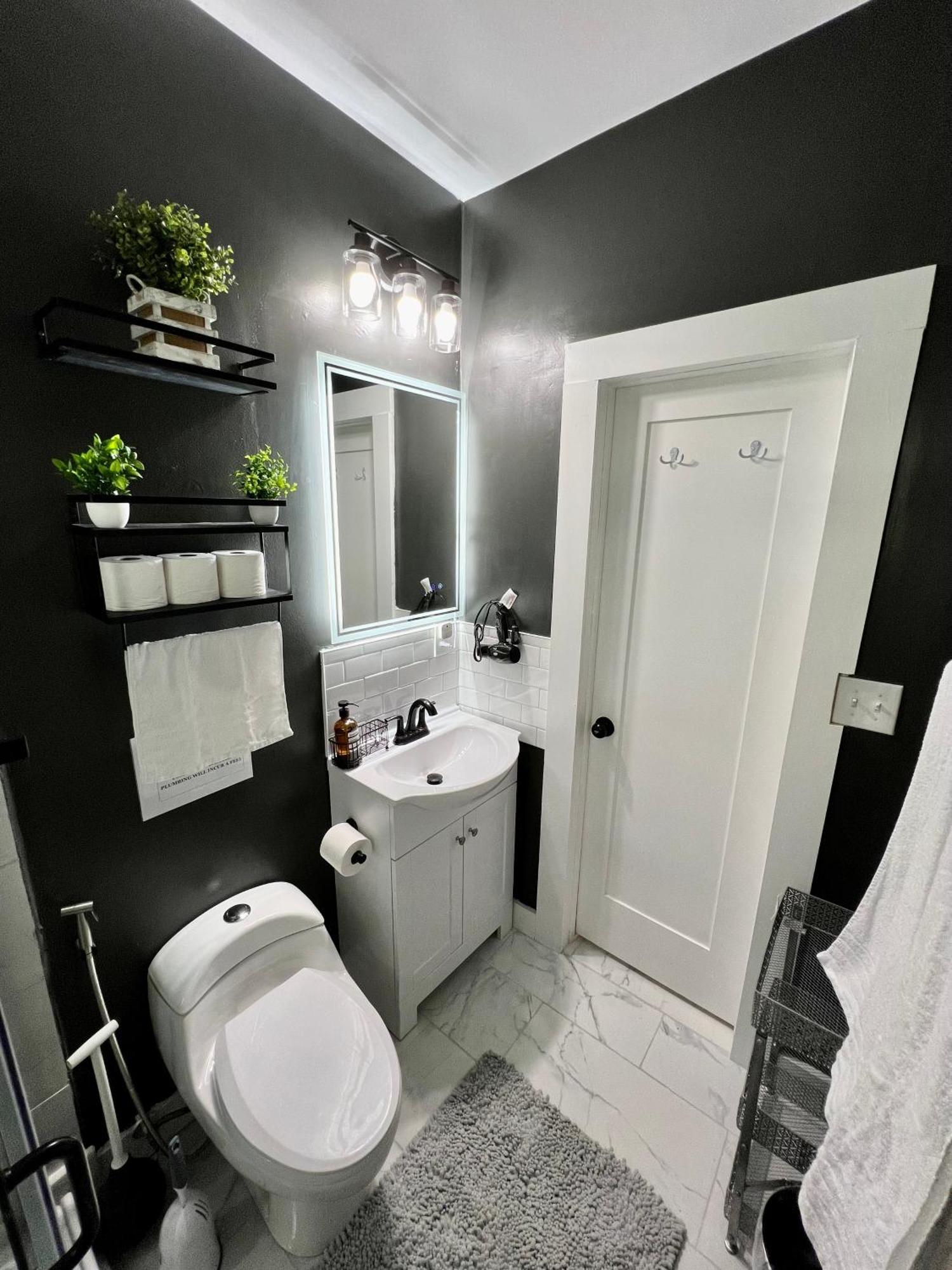 Charming 2Br 2Ba 10 Min Dt Airport By Lsp Homes アトランタ エクステリア 写真