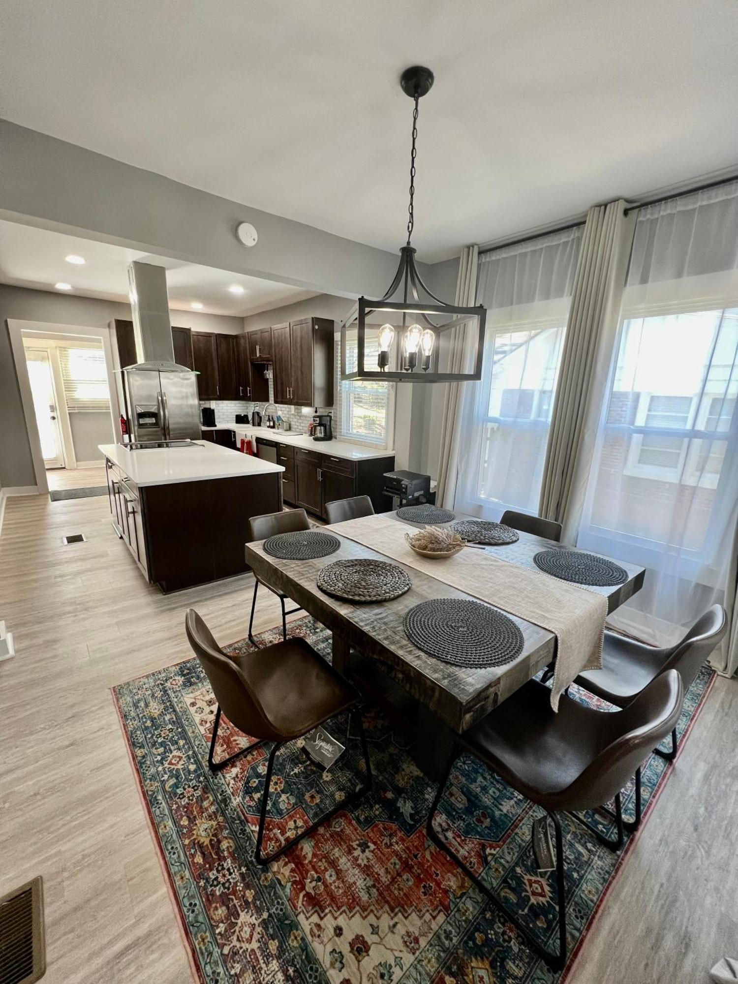 Charming 2Br 2Ba 10 Min Dt Airport By Lsp Homes アトランタ エクステリア 写真