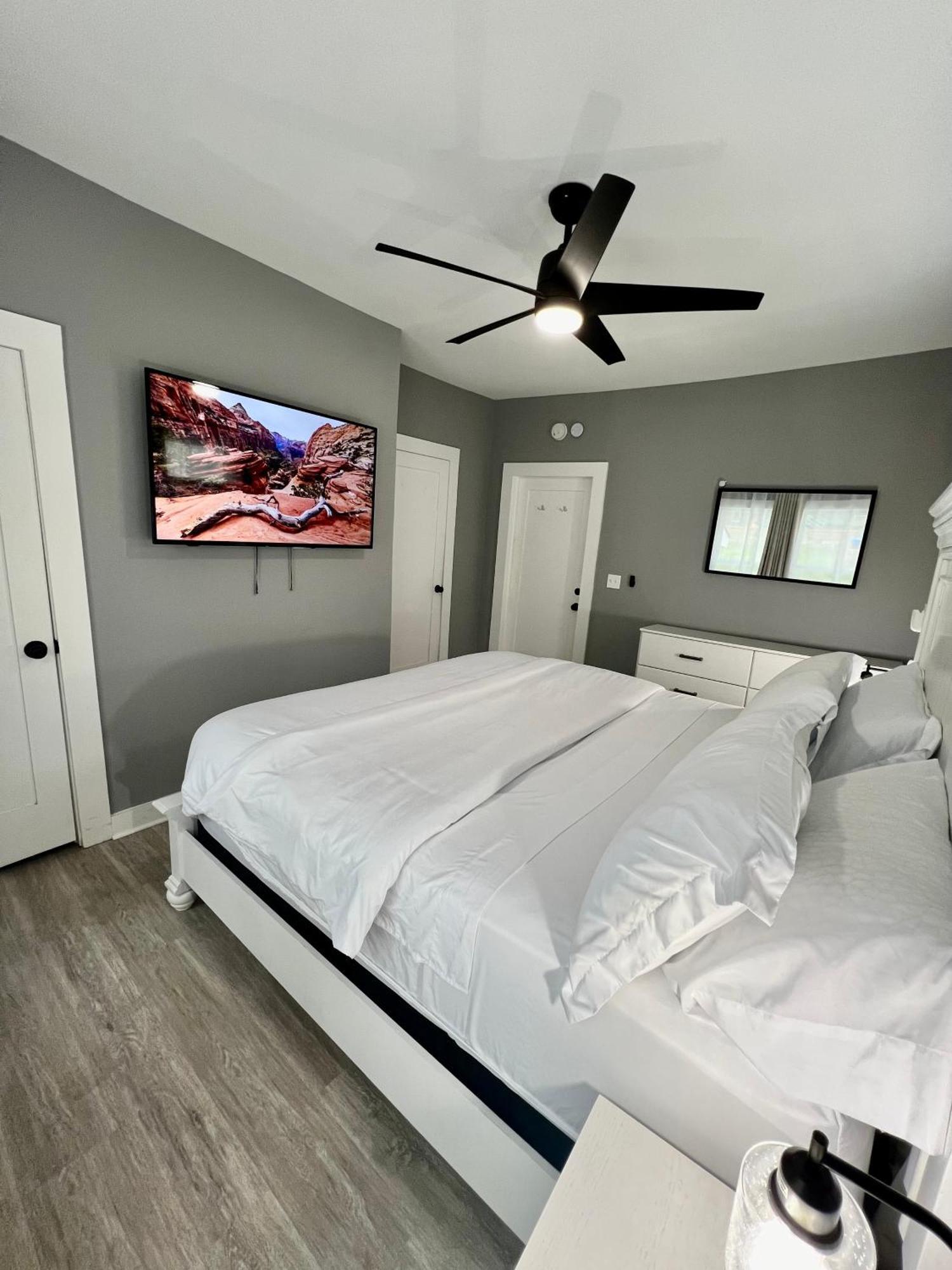 Charming 2Br 2Ba 10 Min Dt Airport By Lsp Homes アトランタ エクステリア 写真
