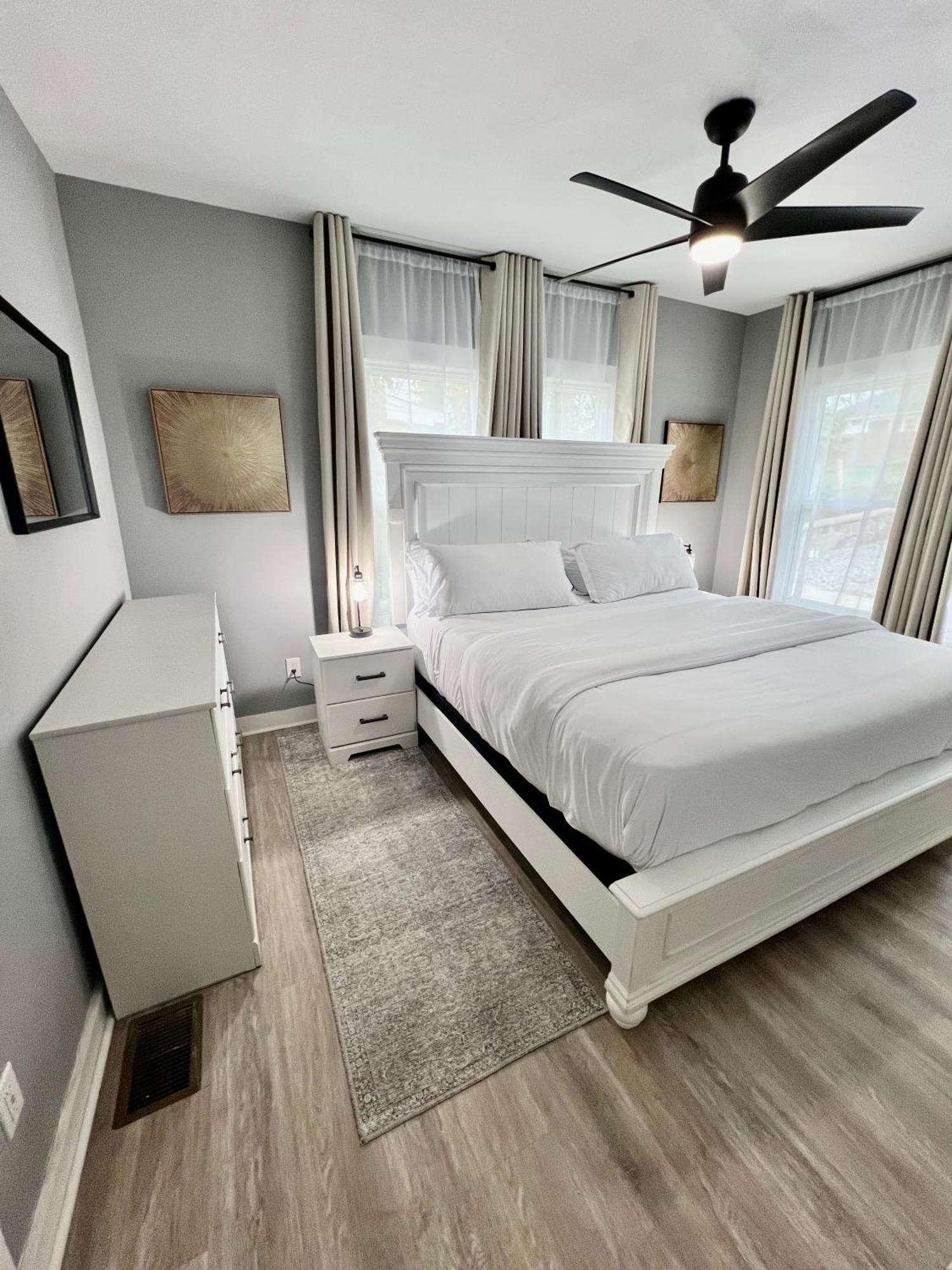 Charming 2Br 2Ba 10 Min Dt Airport By Lsp Homes アトランタ エクステリア 写真