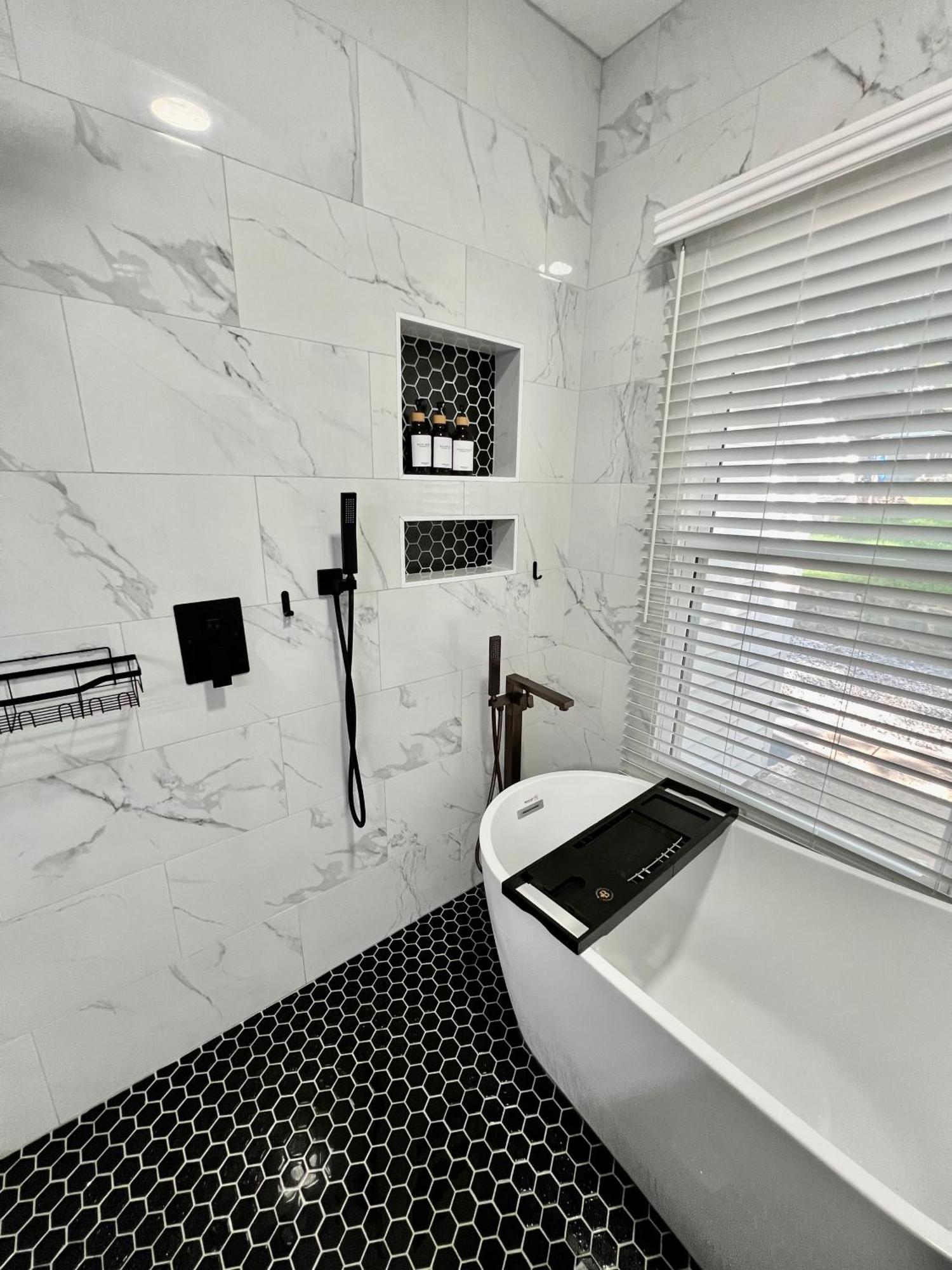 Charming 2Br 2Ba 10 Min Dt Airport By Lsp Homes アトランタ エクステリア 写真